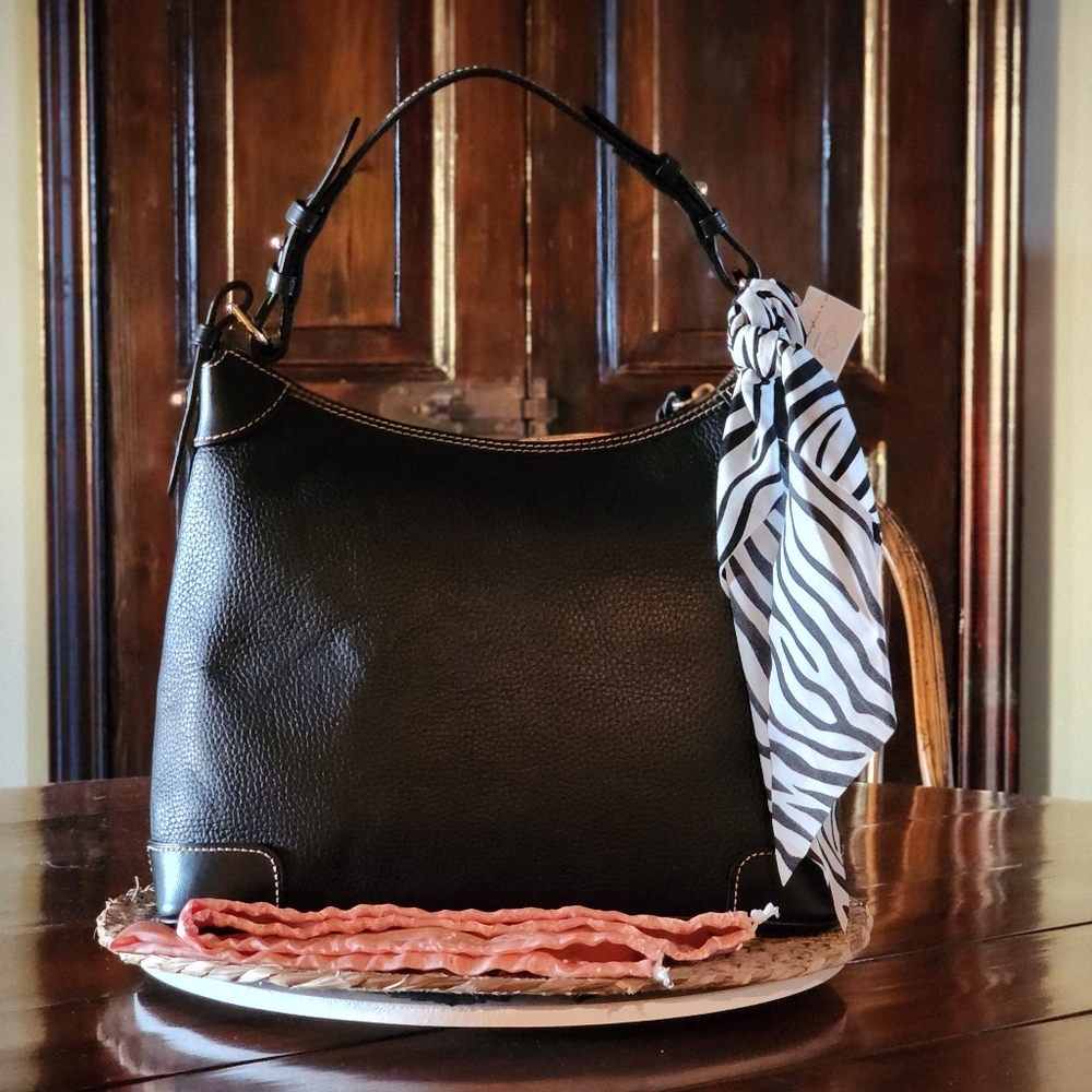 DOONEY & BOURKE Pebble Grain Hobo Sac NWT Black Gold Accents 11.75" x 4" x 11" - Picture 2 of 9